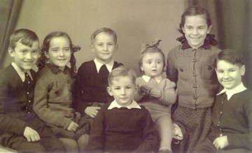 Alle 7 Mahnert-Kinder 1950