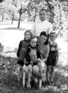 Die wieder vereinte Familie in Mils 1949